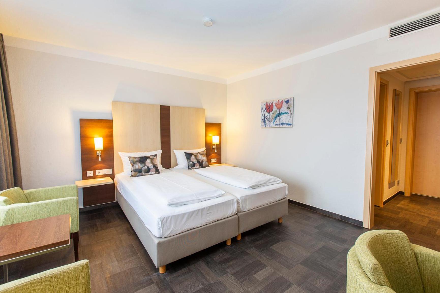 Hotel Scheffelhoehe Брухзал Екстериор снимка