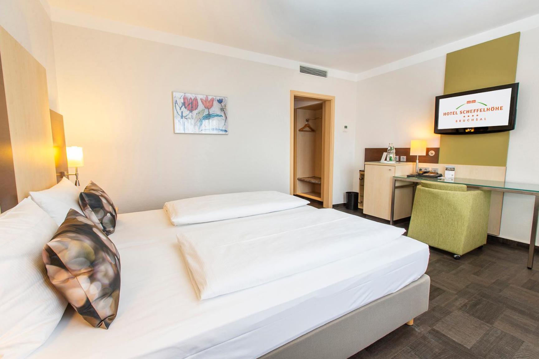 Hotel Scheffelhoehe Брухзал Екстериор снимка