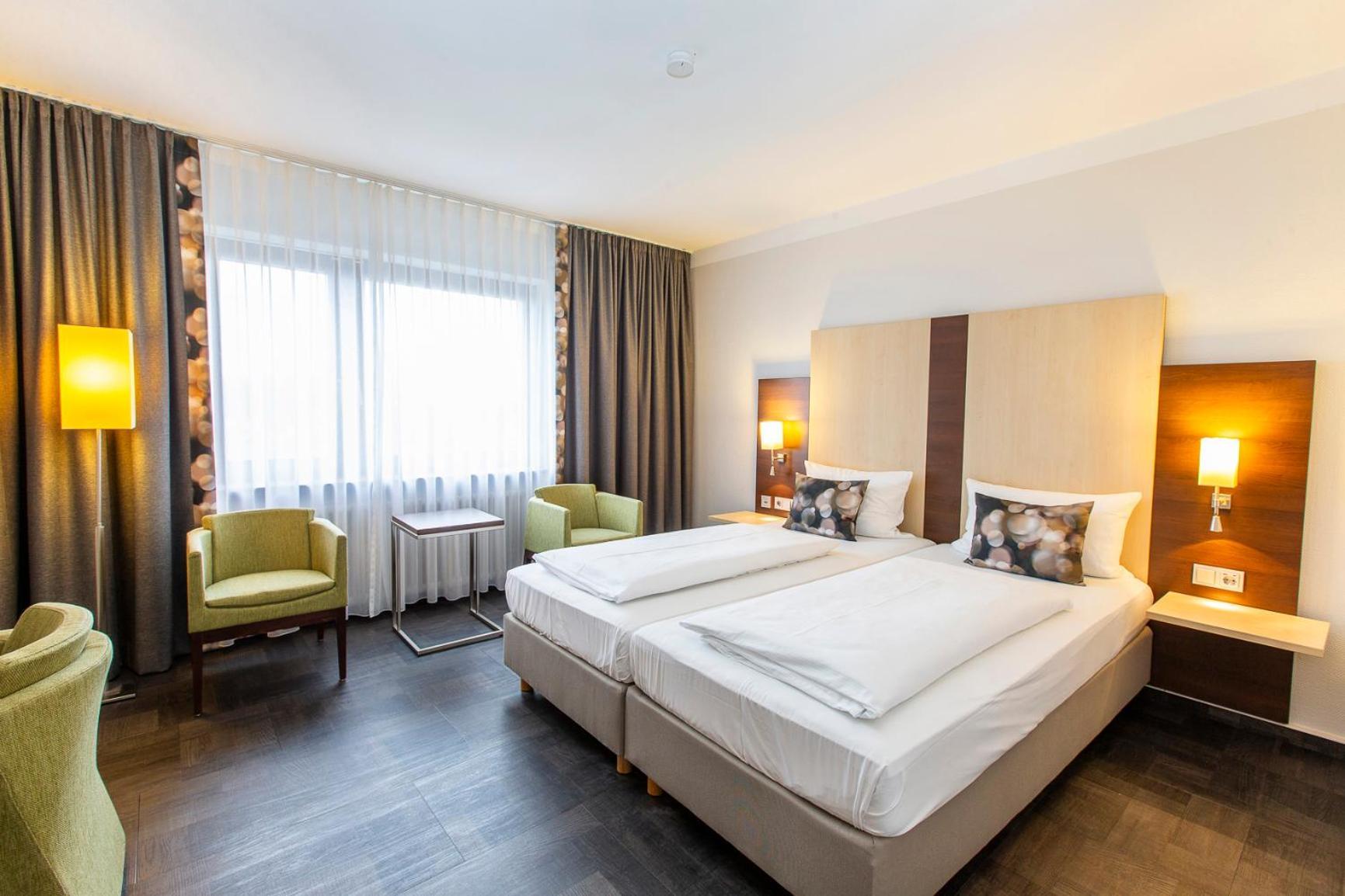 Hotel Scheffelhoehe Брухзал Екстериор снимка
