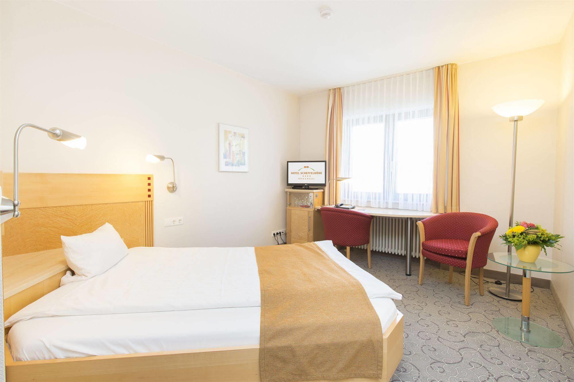 Hotel Scheffelhoehe Брухзал Екстериор снимка